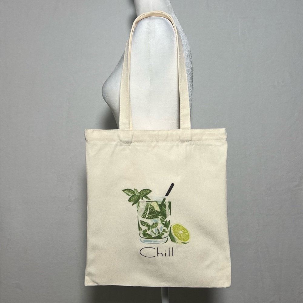 NWT Canvas Tote Bag with Zipper and Inner Pocket - Chill mojito